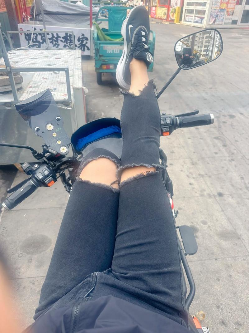 “成都自缢女子为外卖骑手”不实