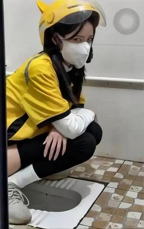 “成都自缢女子为外卖骑手”不实