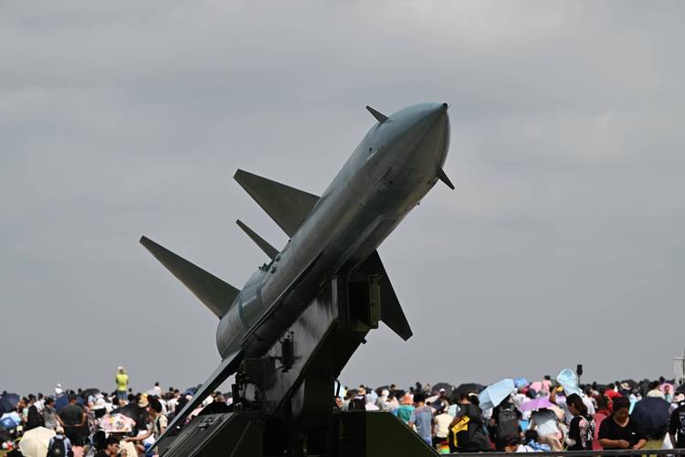 红-22地空导弹亮相长春航展展示技术实力