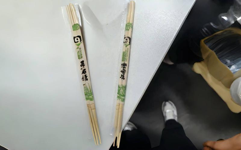 女子要求一次性筷子被告知下不为例事件引发热议
