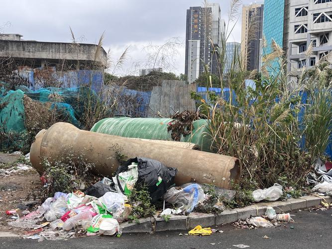 太原马拉松部分路段遍地垃圾