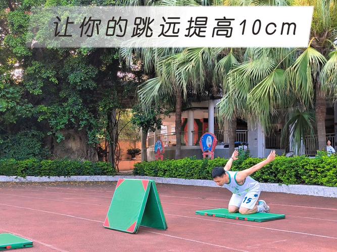 成都体育生跳越10把椅子一次成功