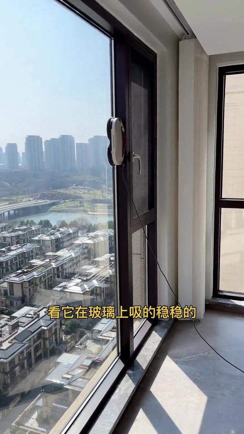 一条毛巾的智慧，防止大窗玻璃意外脱落