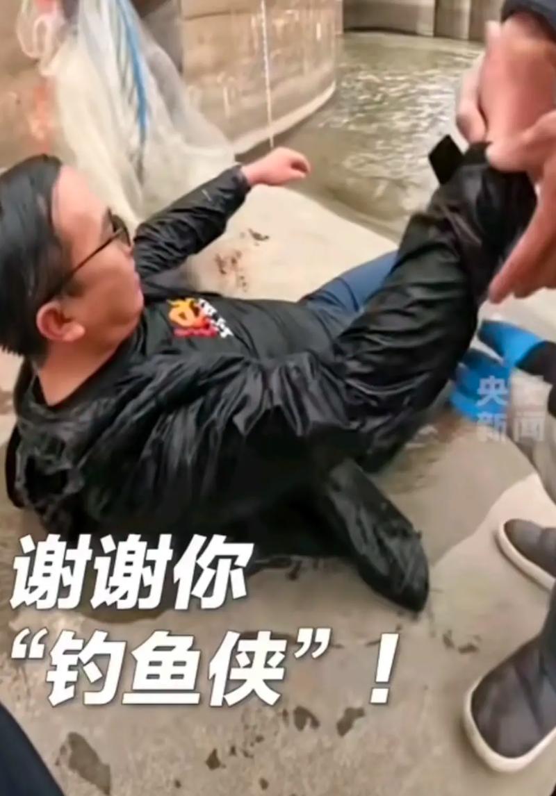 湖北一身家千万老板钓鱼时落水失踪