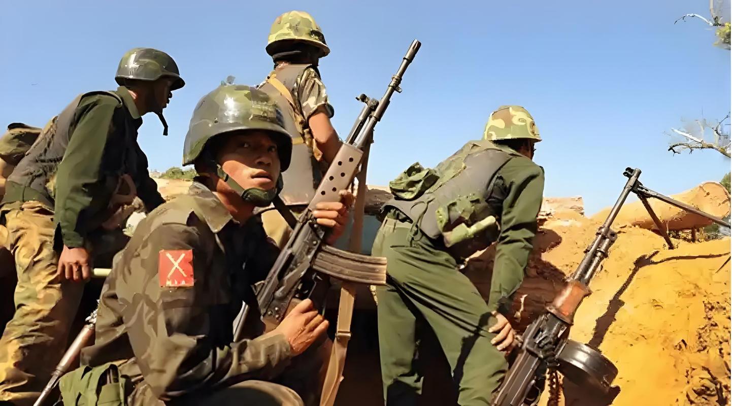 泰国与柬埔寨边境冲突，柬埔寨士兵开火引发关注