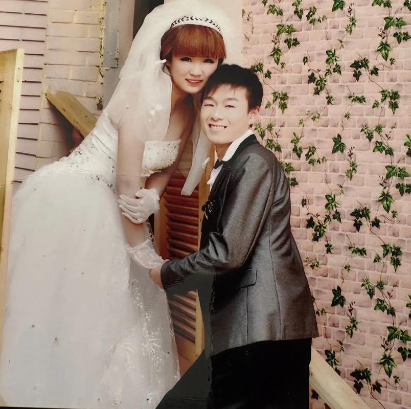 4年前拍的婚纱照打开发现是别人