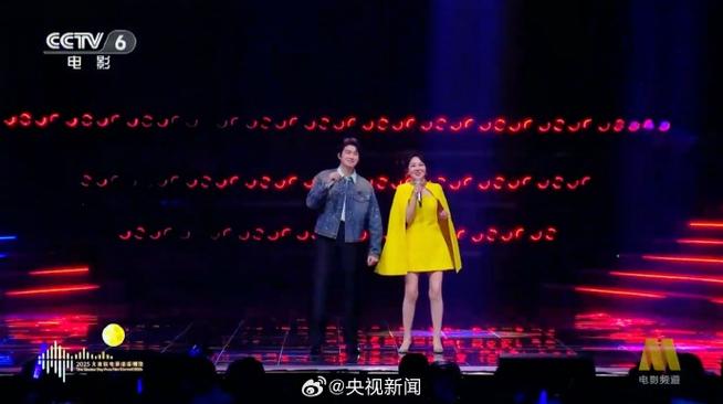 魏大勋闫妮晚会状态像微醺局