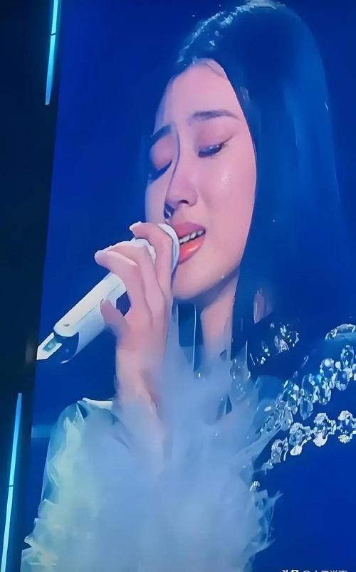 听单依纯唱《君》感觉被净化了