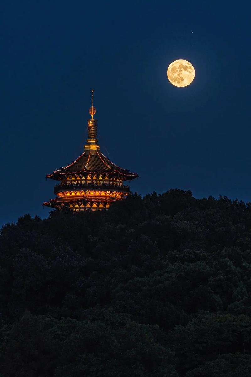 今年中秋月圆时刻，白天的独特魅力