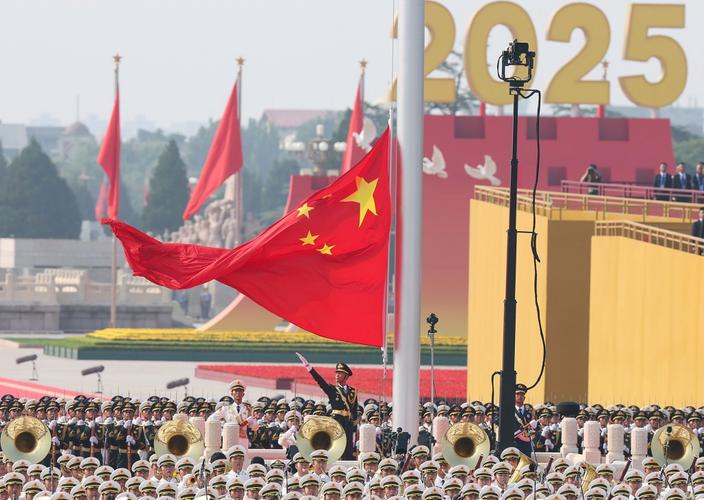 天安门广场举行国庆升旗仪式