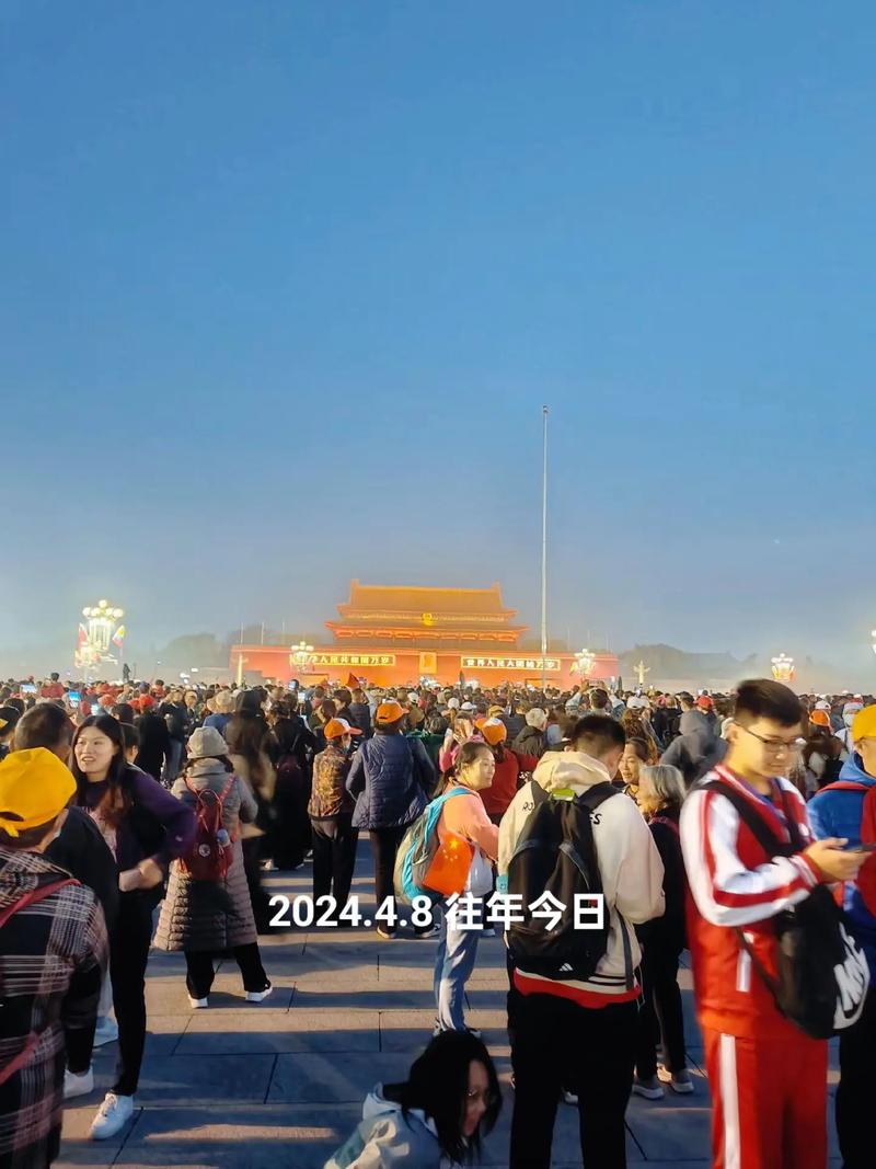 同看红旗绚烂 共贺祖国长安