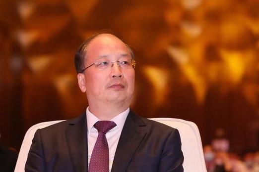 易会满政协委员资格被撤销，引发关注热议