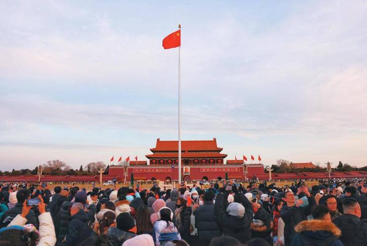 天安门广场国庆升旗仪式盛大举行