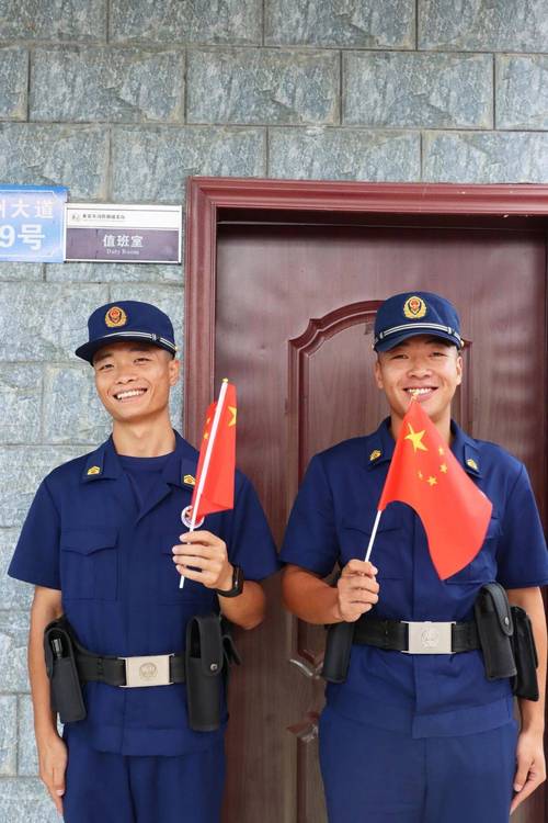 同看红旗绚烂 共贺祖国长安