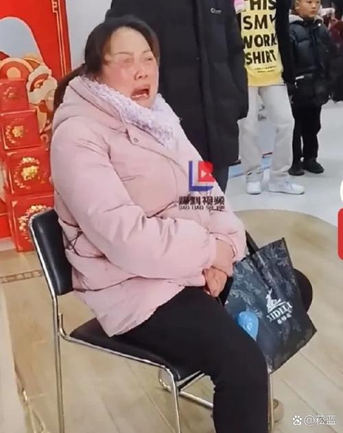 女子蓄发长达两米，高价收购引发关注