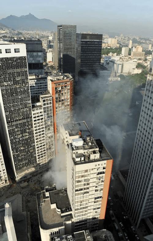 纽约高层公寓楼部分倒塌事件