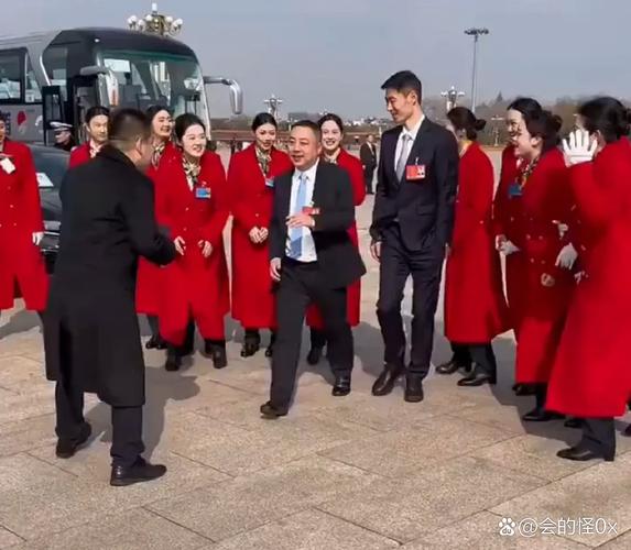 刘国梁王励勤久违同框观赛