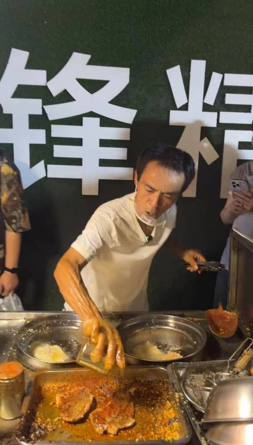 外国友人排队四小时尝鲜鸡排，中文直赞美味