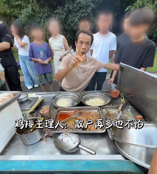 江西鸡排家族10个摊位都排长队