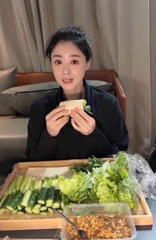 蒋欣西安国庆美食之旅，吃爽实至名归