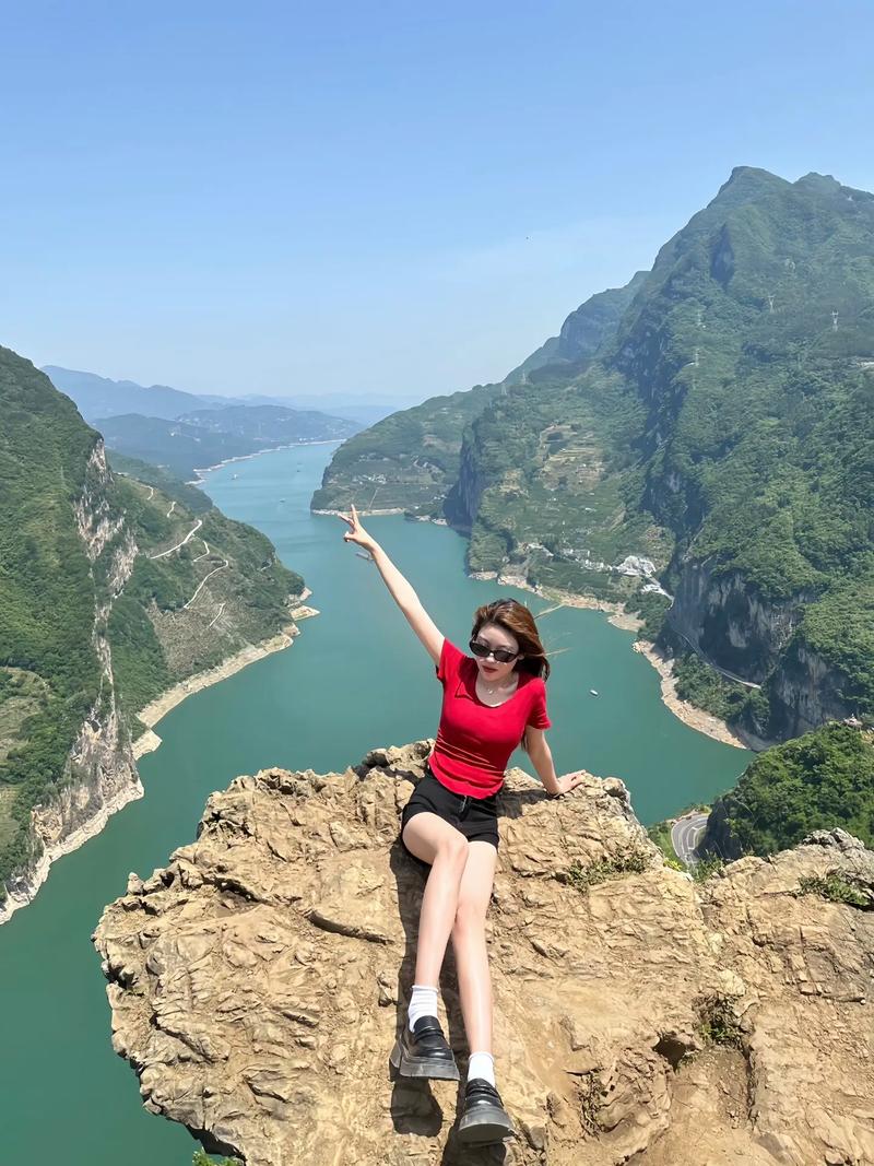 远看风景美如画 近看全是人