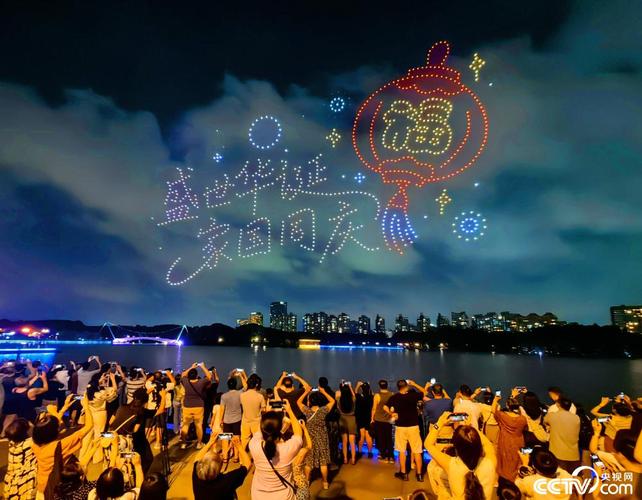 国庆灯光秀，60秒多地璀璨瞬间