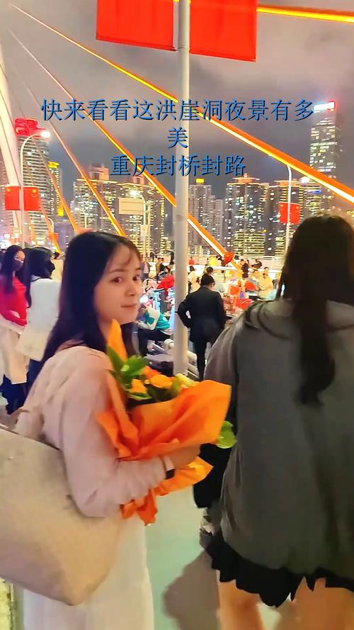 重庆开启宠客模式 洪崖洞封桥又封路