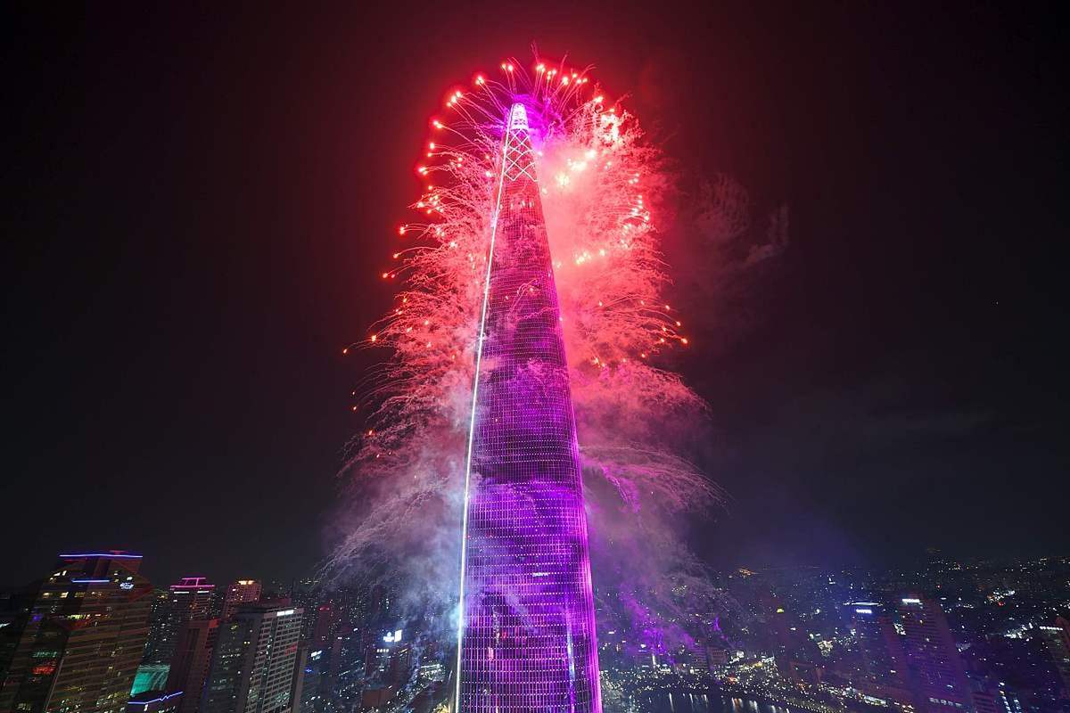 世界第一高楼再度点亮“中国红”