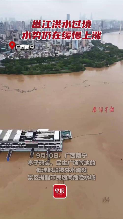南宁邕江水位上涨 江面与路面持平