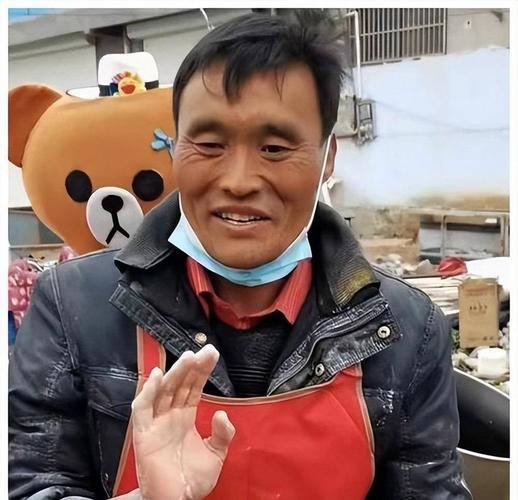 昔日顶流拉面哥华丽转身，带货主播的新征程