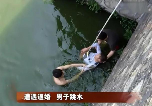 新郎婚礼跳河 搜救30多小时没找到