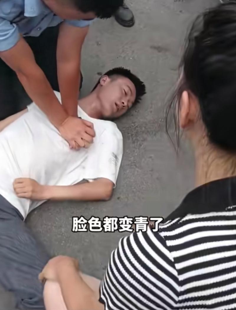 休班民警紧急救助外卖骑手生命垂危时刻