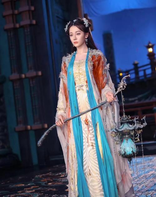 迪丽热巴嫦娥造型像神女下凡