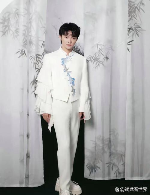 周深中秋节惊喜唱跳技能五子棋