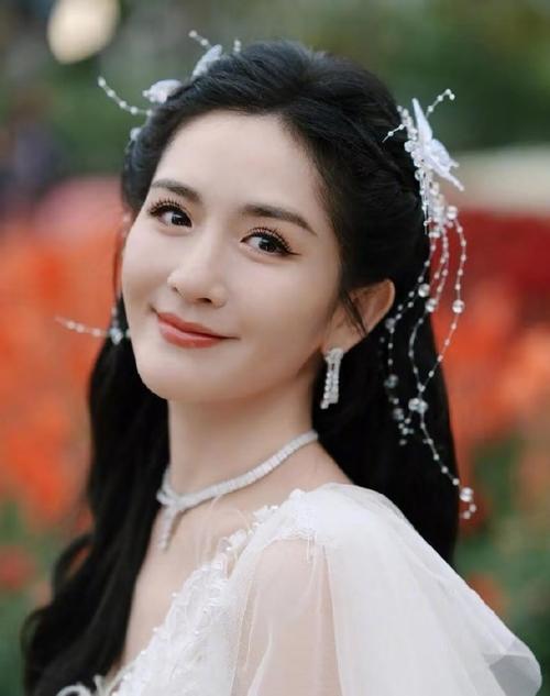谢娜首次主持央视秋晚