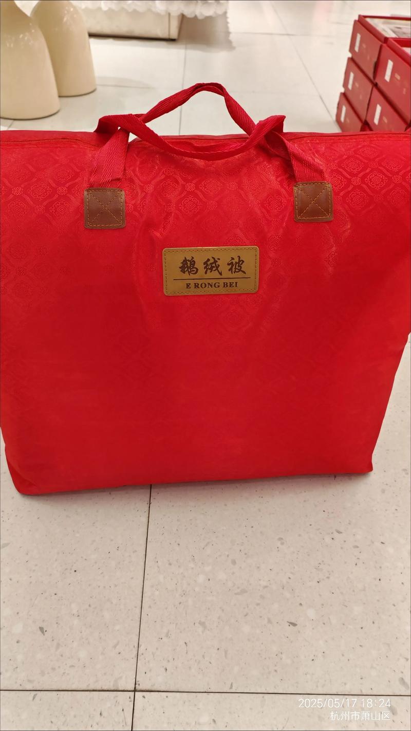 女子结婚8年才发现喜被里有红枣榄子