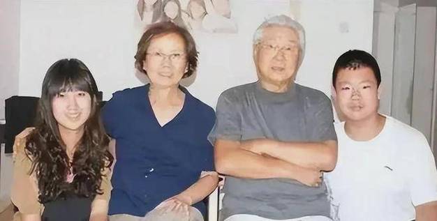 美地产首富父子决裂，年龄差距背后的矛盾纷争