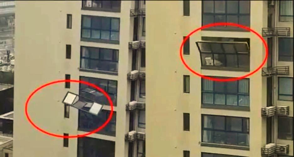 男子回家震惊发现台风破坏门窗，家中成开放空间