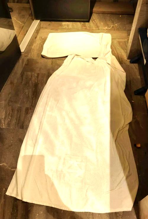 成都酒店浴巾惊现血渍，男子入住遭遇卫生问题