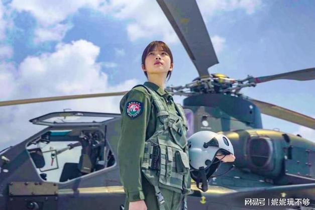 国庆坐直升机游玩 女飞行学员发声