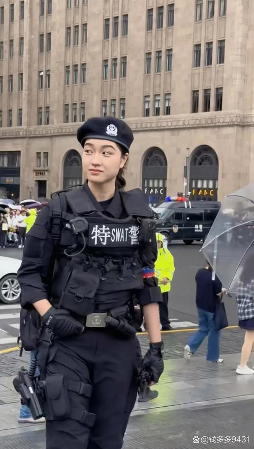 上海女学警图图警官走红网络