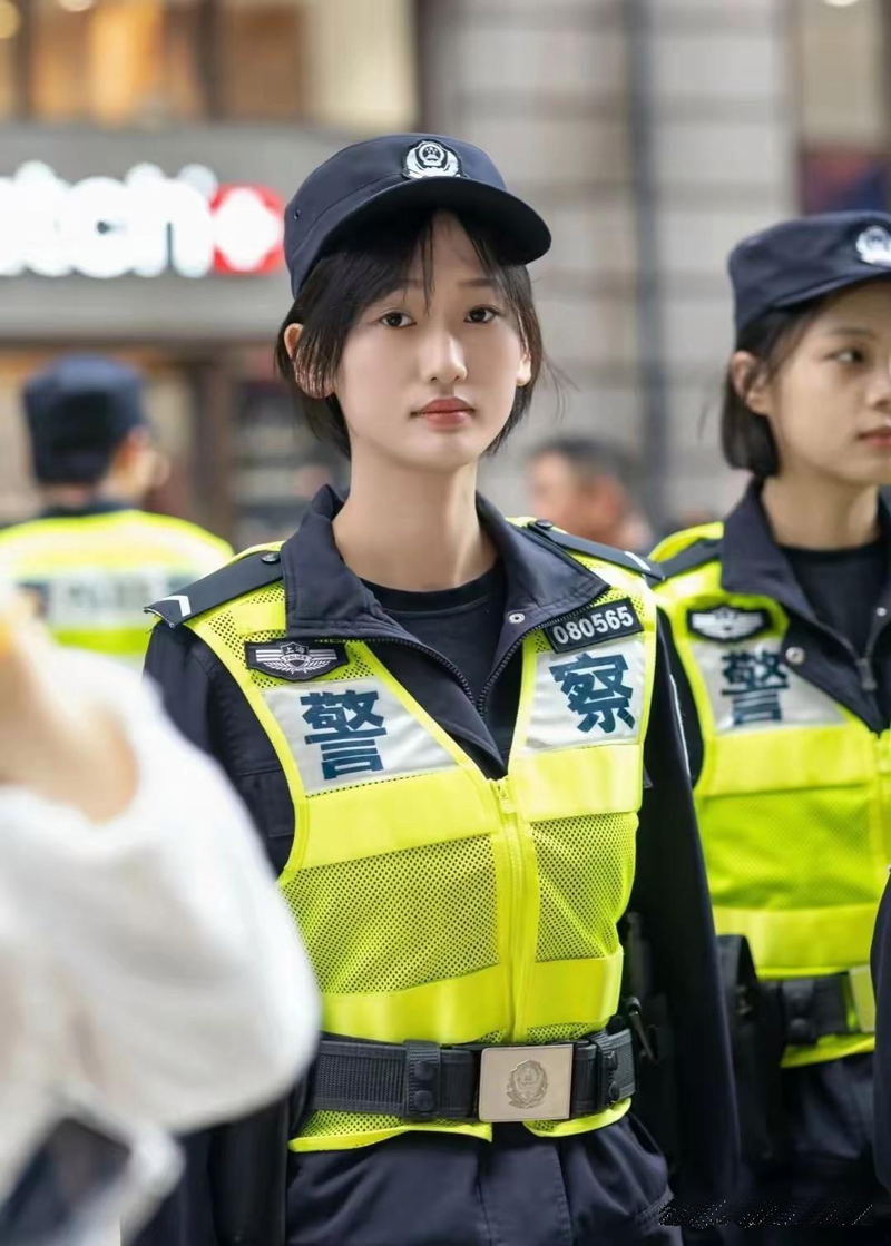 上海女学警“图图警官”火出圈