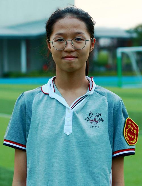 学生毕业44年自驾400公里看初中老师
