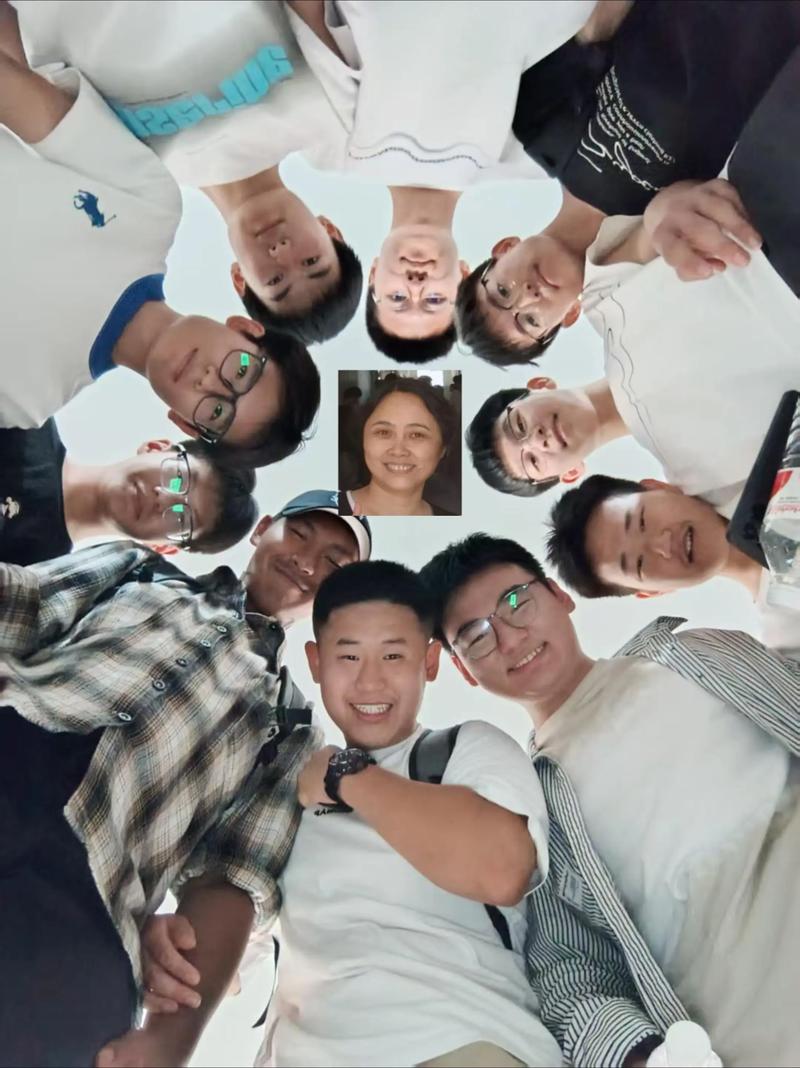 学生毕业44年自驾400公里看初中老师