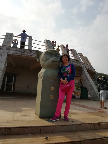 广州游客千里驱车见鸡排哥
