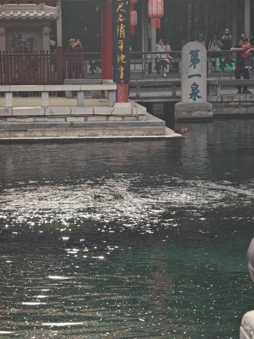 趵突泉下的神秘水管，无水泵却有水声涌动