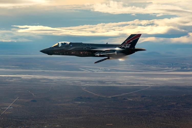 西太平洋集结24架F-35A隐身战机，展现强大实力