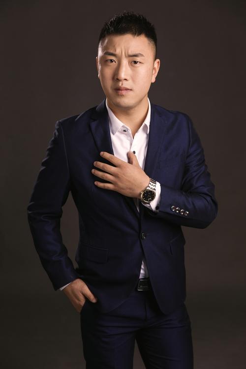 湖南知名主持人罗刚因心脏病突发逝世