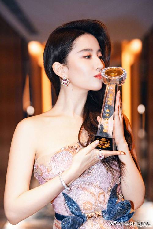 刘亦菲C位力压影后 登沸点榜