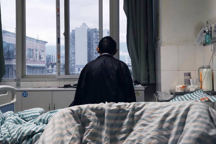 男子翻进轨道自杀 获救后反索赔百万
